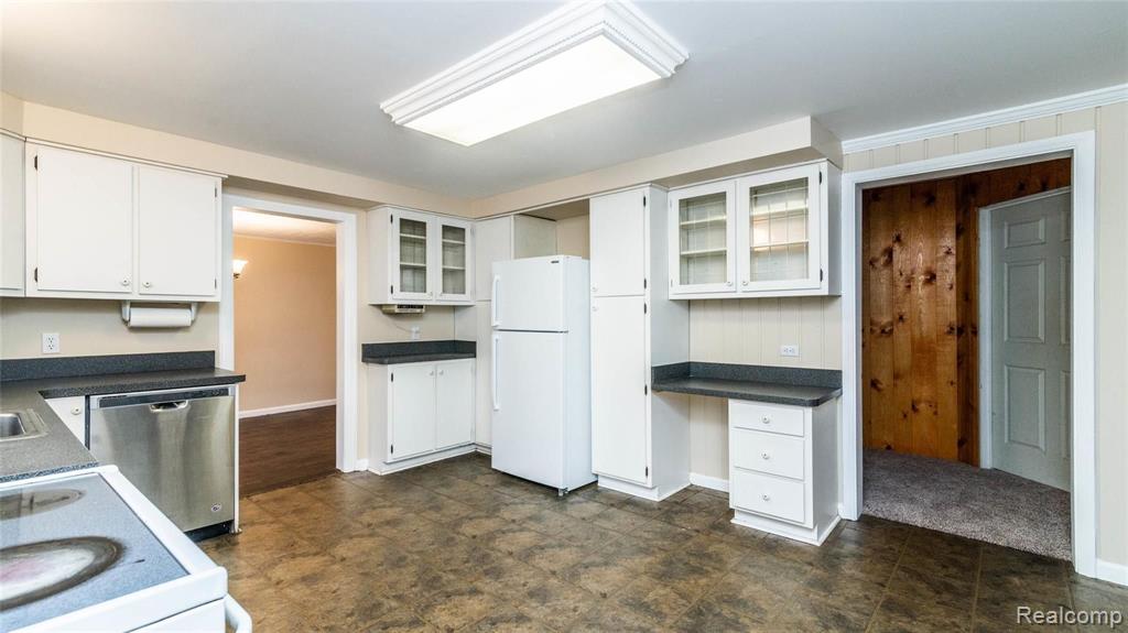 370 West Square Lake Road Troy, MI 48098 - Photo 27 of 68