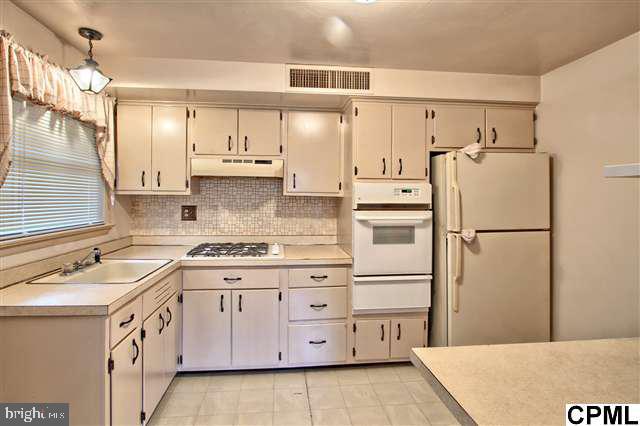 313 Keith Road Mechanicsburg, PA 17050 - Photo 3 of 12 Gallery Image 3