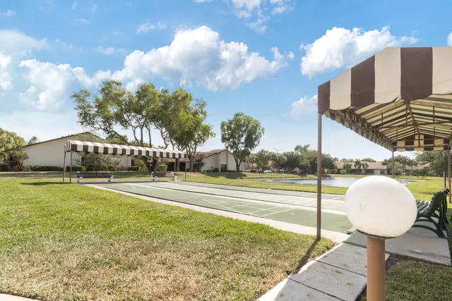 $2,000 | 7831 Willow Spring Drive, Unit 524, Lake Worth, FL 33467