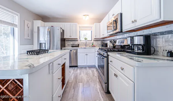 $799,900 | 215 President Coolidge Place, Henryville, PA 18332