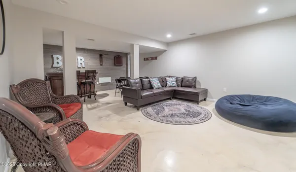 $799,900 | 215 President Coolidge Place, Henryville, PA 18332