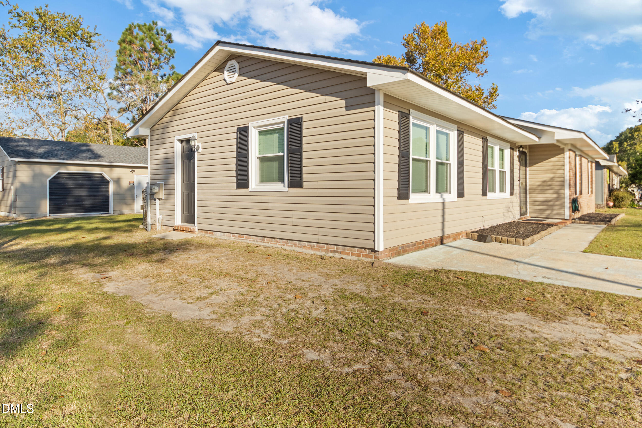 5909 Spinner Road Hope Mills, NC 28348 - Photo 3 of 24 a view of a house with a outdoor space