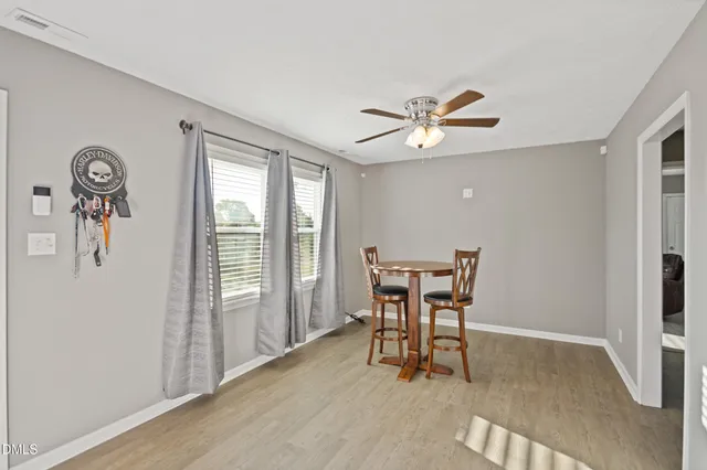 a view of entryway with livingroom
