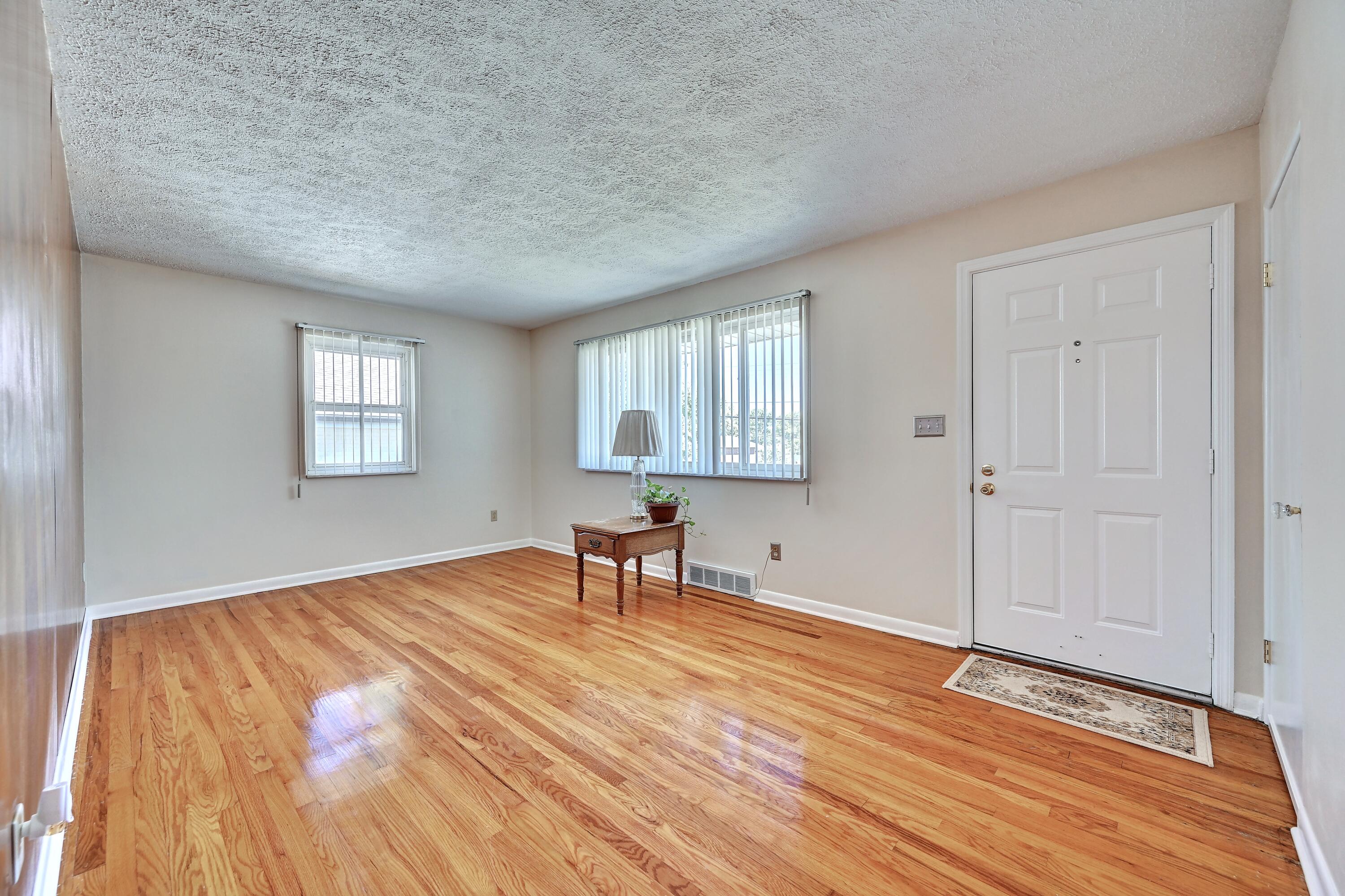 665 Maple Tree Lane Erlanger, KY 41018 - Photo 5 of 23 Living Room