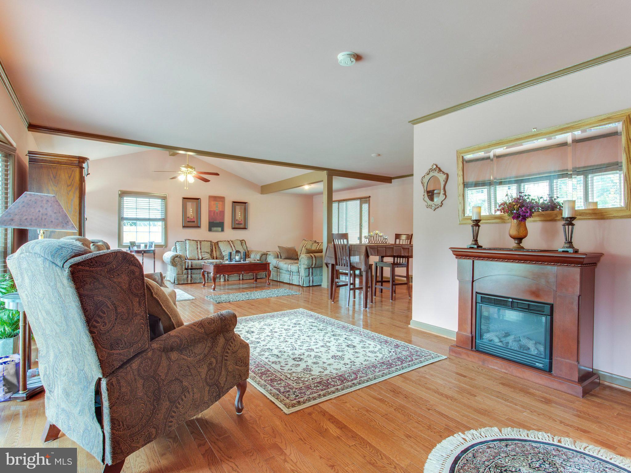 6215 Greeley Boulevard Springfield, VA 22152 - Photo 5 of 23 Interior (General)