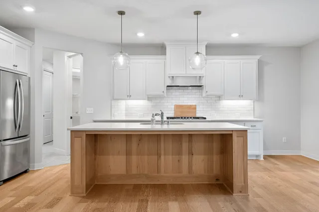 $5,250 | 18700 61st Avenue North, Plymouth, MN 55446