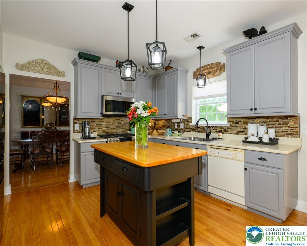 5331 Greenbriar Drive Bethlehem, PA 18017 - Photo 12 of 58