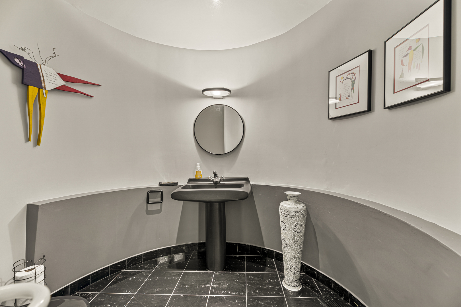 4 Dunsinane Lane Bannockburn, IL 60015 - Photo 16 of 40 a bathroom with a sink and a mirror