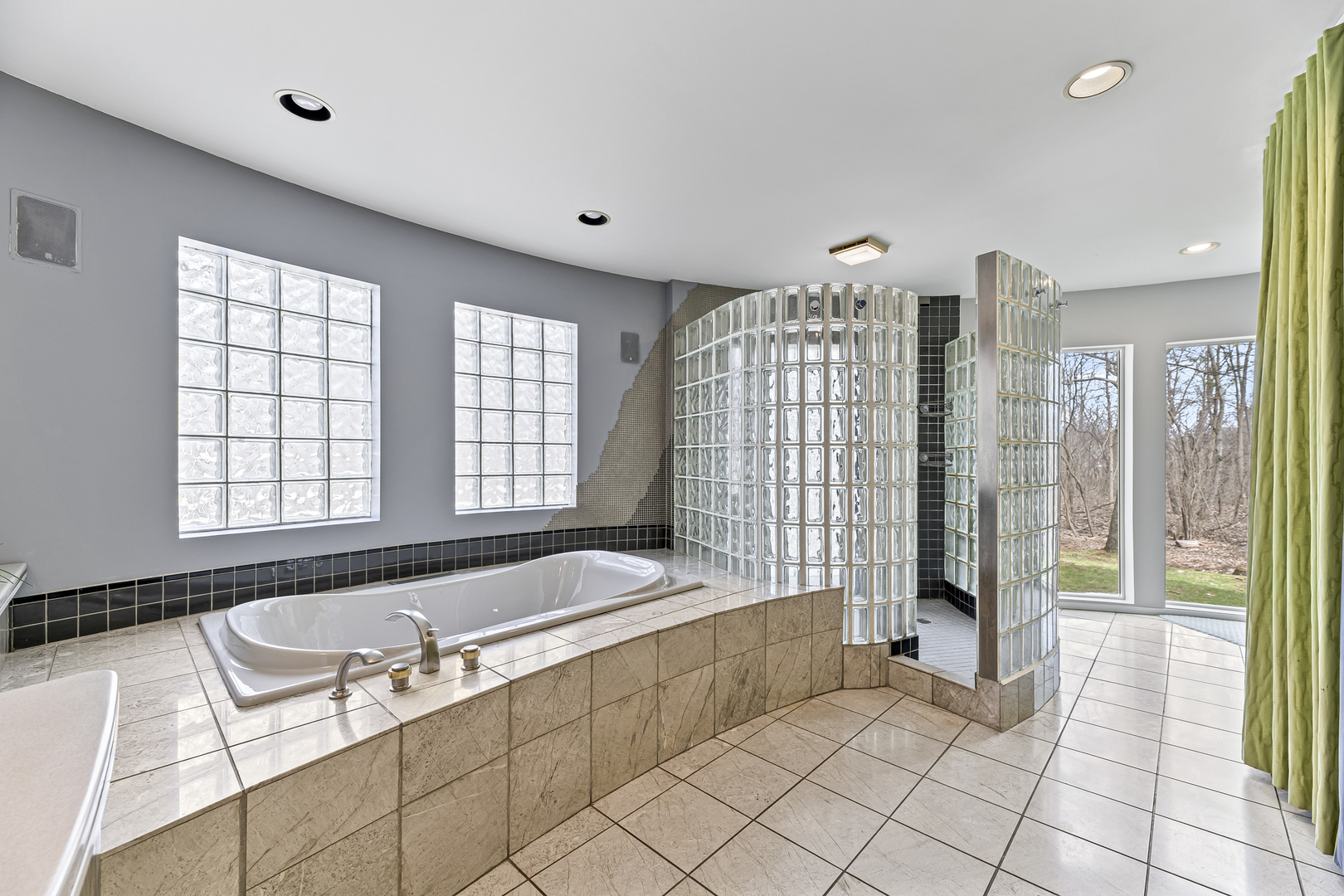 4 Dunsinane Lane Bannockburn, IL 60015 - Photo 19 of 40 a spacious bathroom with a bathtub and a shower