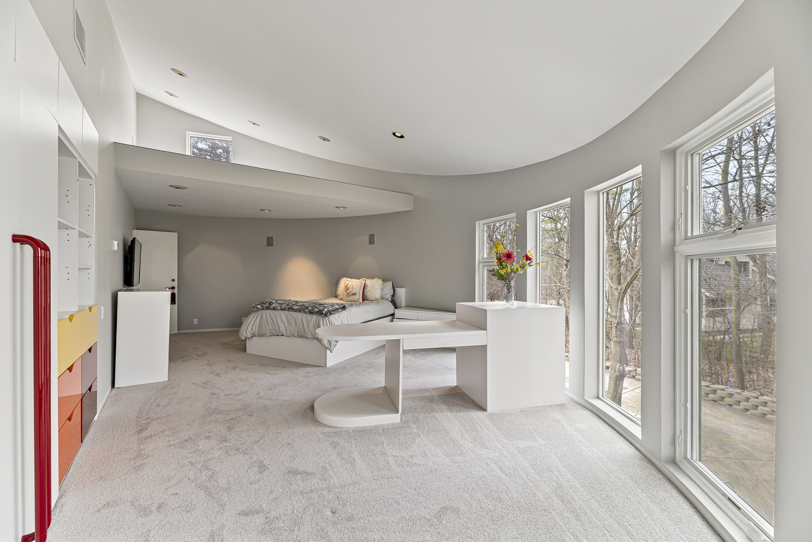 4 Dunsinane Lane Bannockburn, IL 60015 - Photo 24 of 40 a living room with furniture and a large window