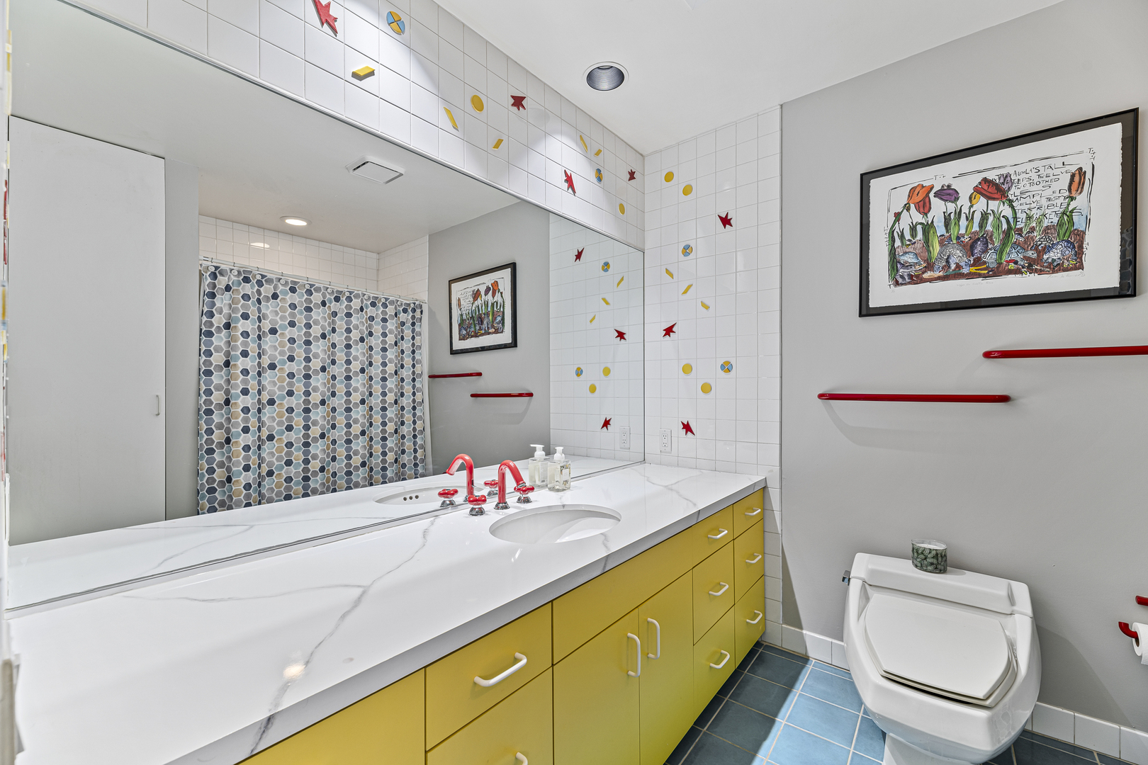 4 Dunsinane Lane Bannockburn, IL 60015 - Photo 25 of 40 a bathroom with a sink a vanity and a toilet