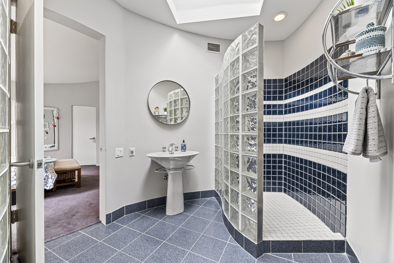 4 Dunsinane Lane Bannockburn, IL 60015 - Photo 27 of 40 a view of entrance with door