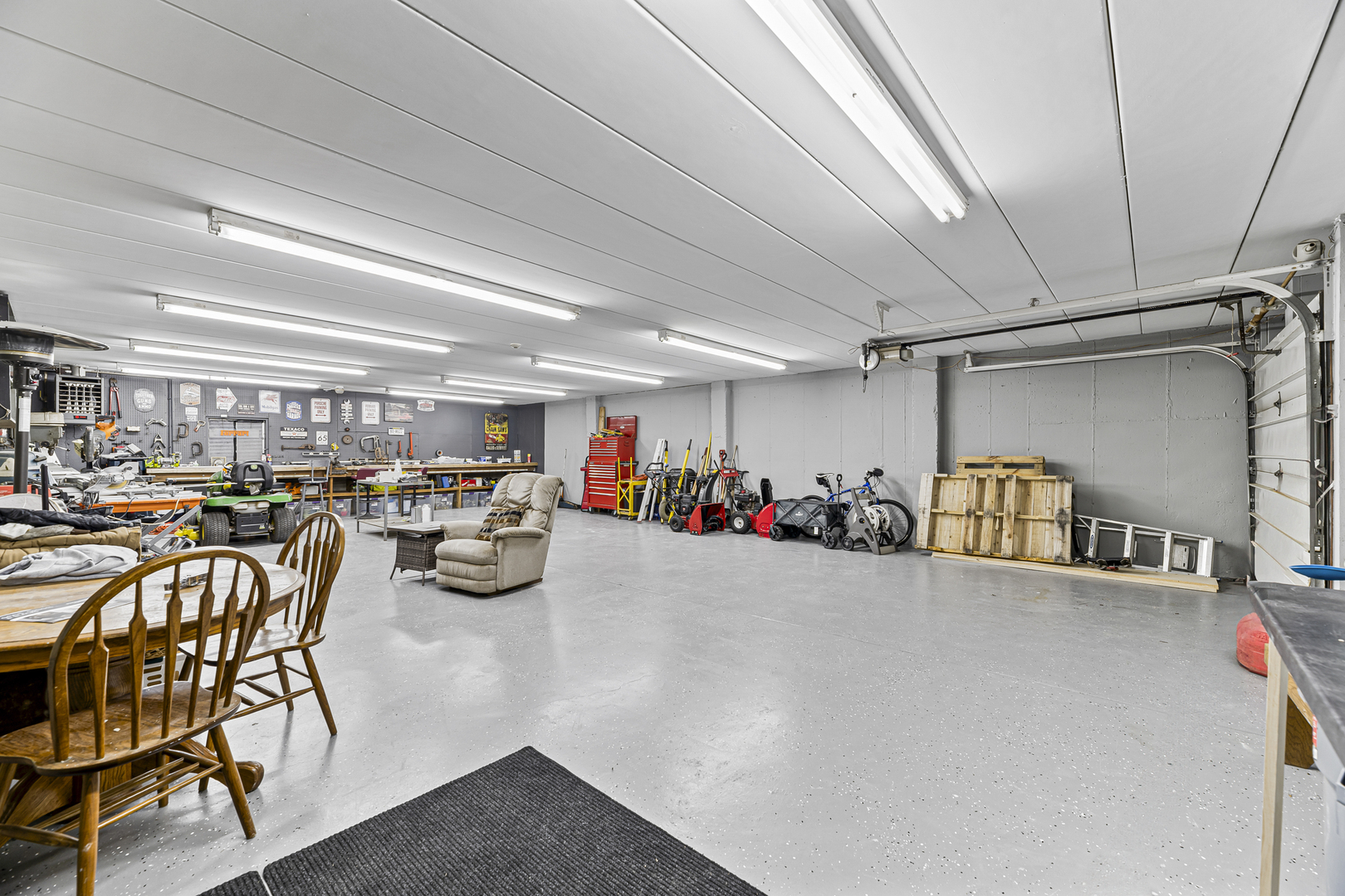 4 Dunsinane Lane Bannockburn, IL 60015 - Photo 31 of 40 a view of a room with gym equipment