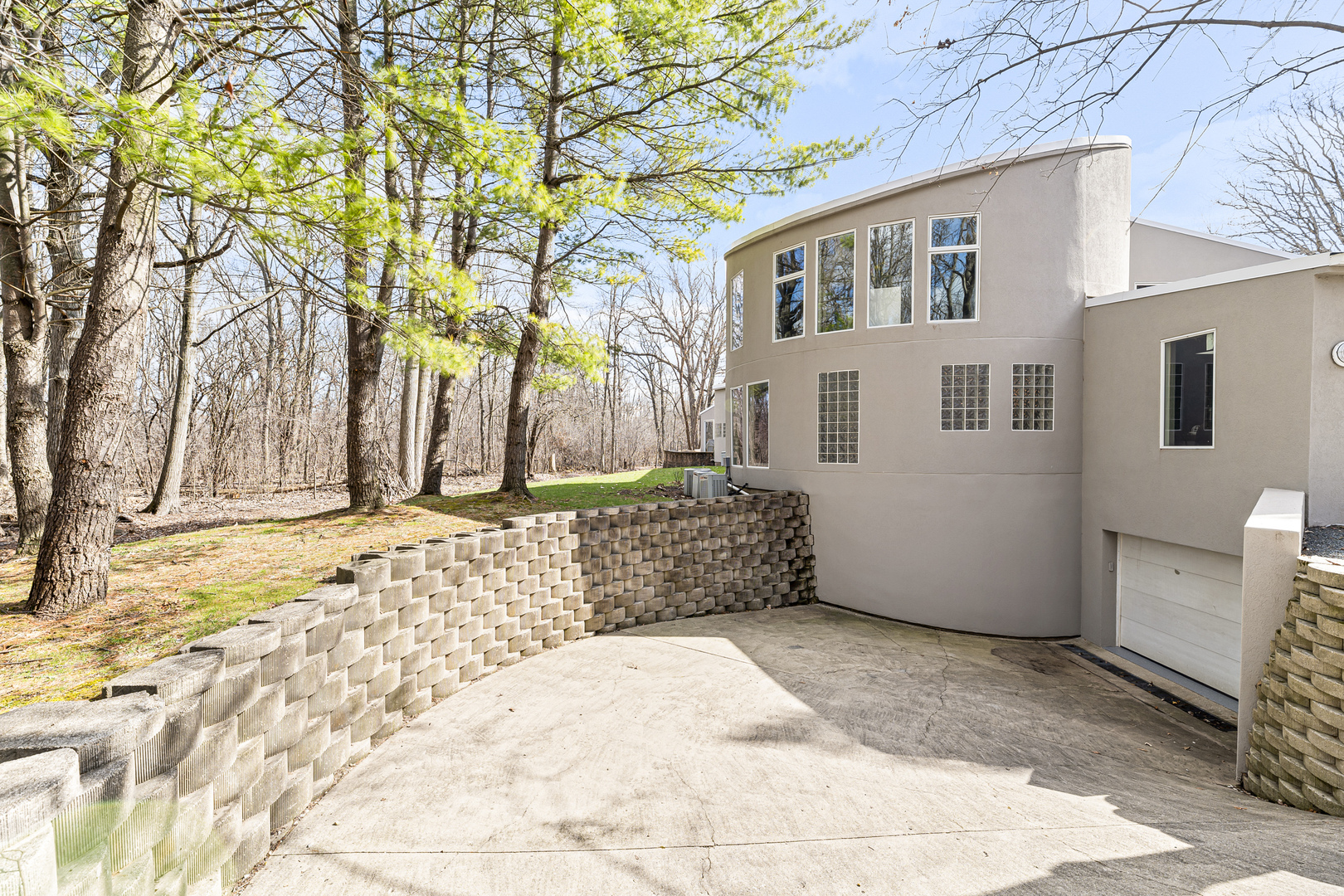 4 Dunsinane Lane Bannockburn, IL 60015 - Photo 34 of 40 a view of a brick house with a large tree