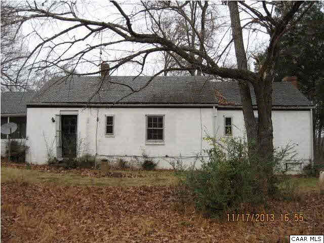 1375 Arvon Road Arvonia, VA 23004 - Photo 2 of 10 rear
