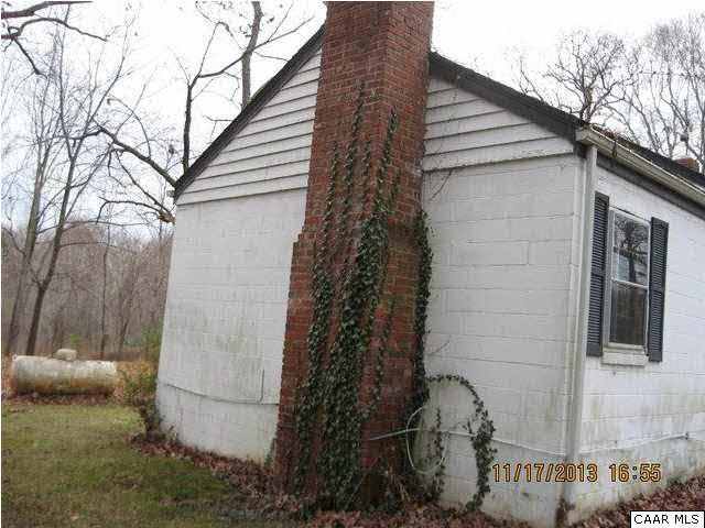 1375 Arvon Road Arvonia, VA 23004 - Photo 4 of 10 side