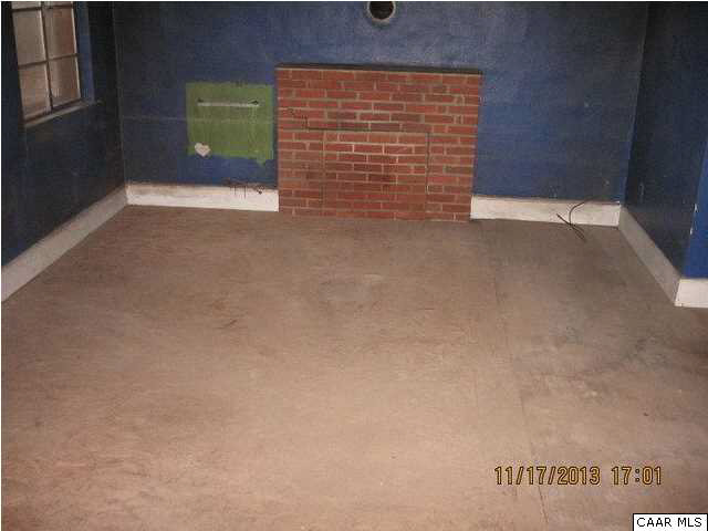 1375 Arvon Road Arvonia, VA 23004 - Photo 7 of 10 master bedroom