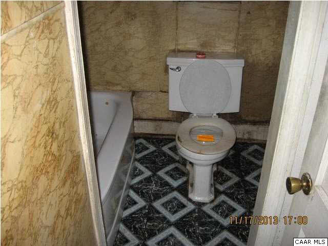1375 Arvon Road Arvonia, VA 23004 - Photo 10 of 10 bathroom