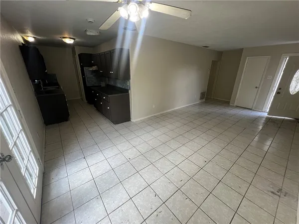 $1,195 | 705 Avenue F, Sinton, TX 78387