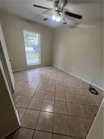 $1,195 | 705 Avenue F, Sinton, TX 78387