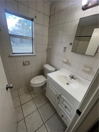$1,195 | 705 Avenue F, Sinton, TX 78387