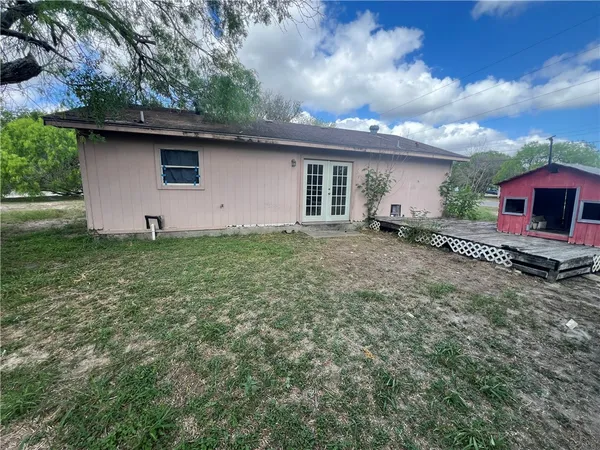 $1,195 | 705 Avenue F, Sinton, TX 78387