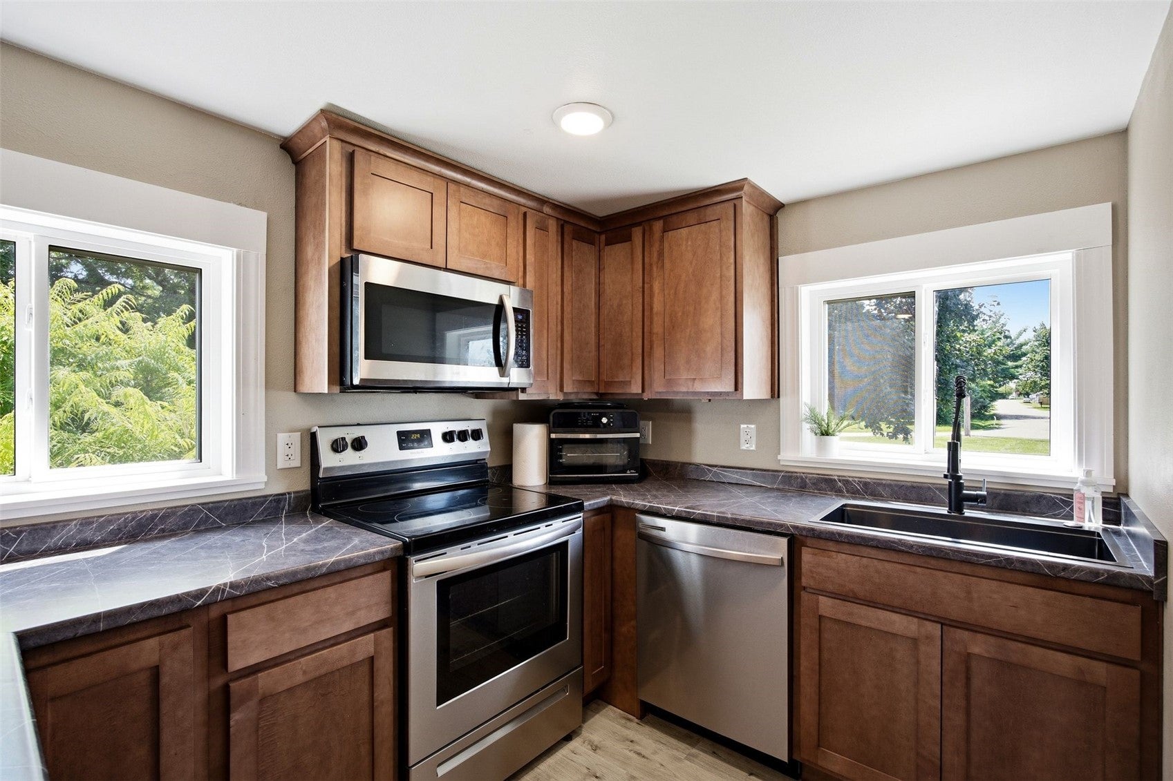 304 Maple Street Urbana, IA 52213 - Photo 9 of 36 Gallery Image 9