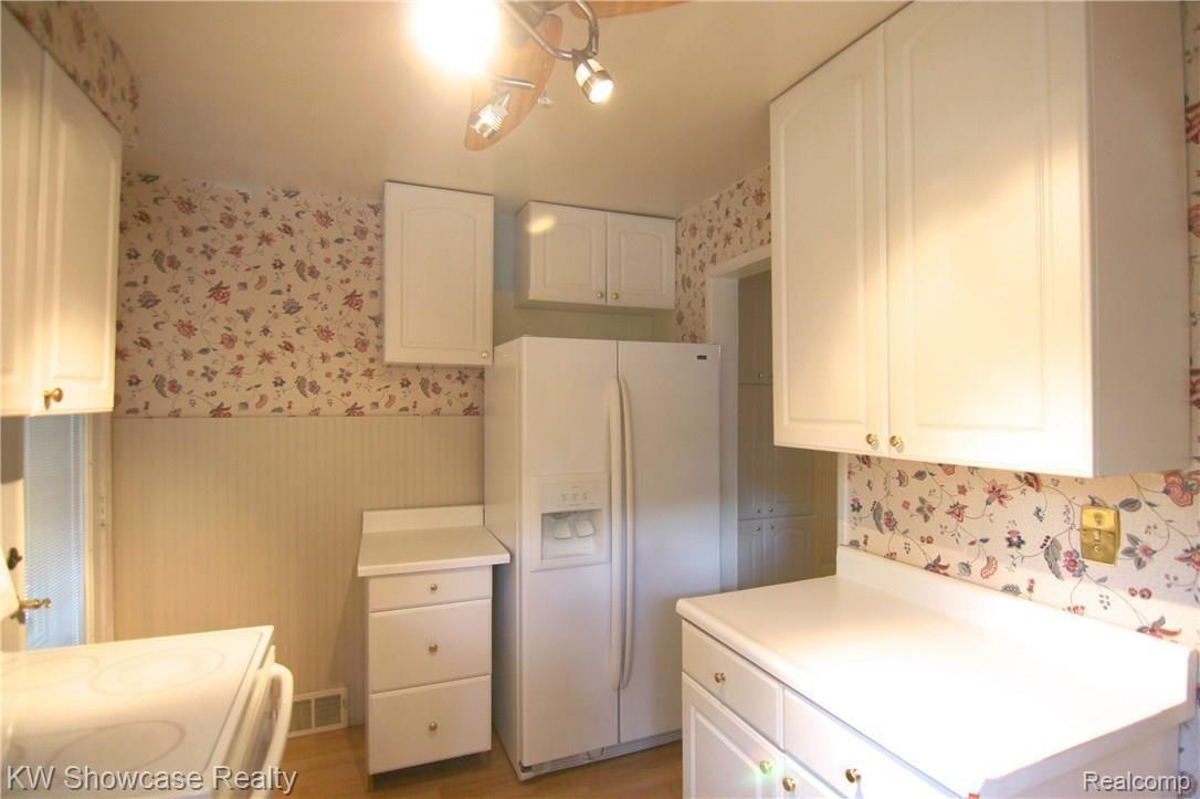 4148 Cornwall Street Berkley, MI 48072 - Photo 10 of 23 Kitchen