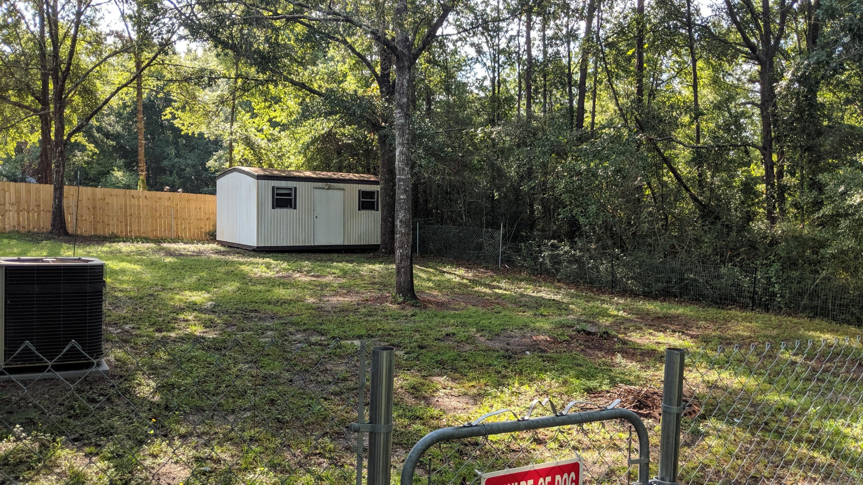 602 Valley Road Crestview, FL 32539 - Photo 32 of 34 a backyard of a house with lots of green space