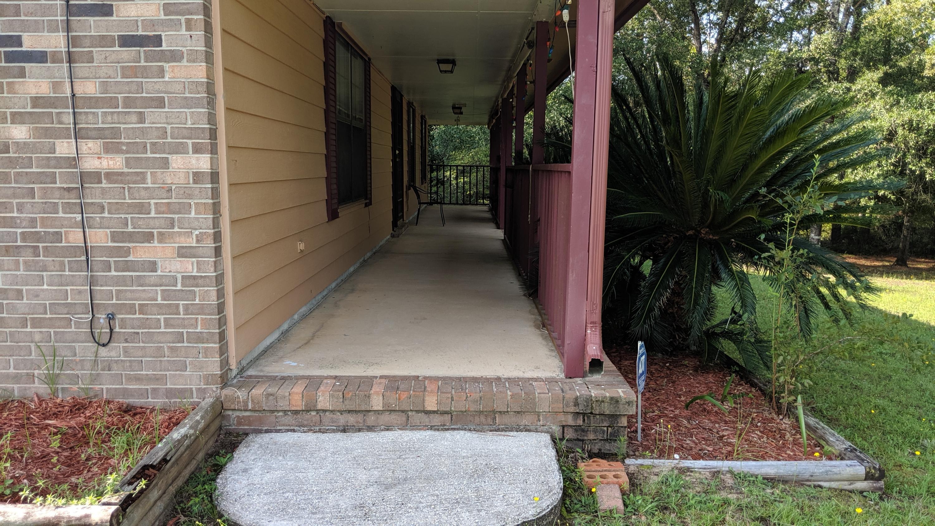 602 Valley Road Crestview, FL 32539 - Photo 5 of 34 a view of entryway