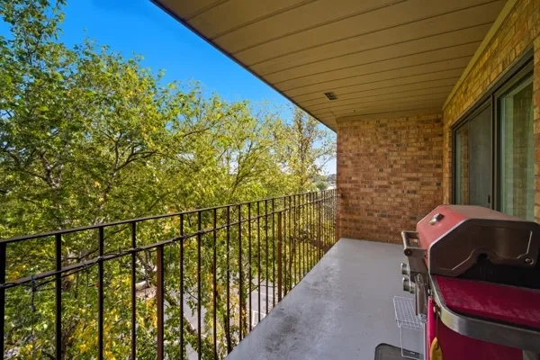 $287,500 | 51 Old Oak Drive, Unit 414, Buffalo Grove, IL 60089