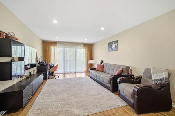 $287,500 | 51 Old Oak Drive, Unit 414, Buffalo Grove, IL 60089