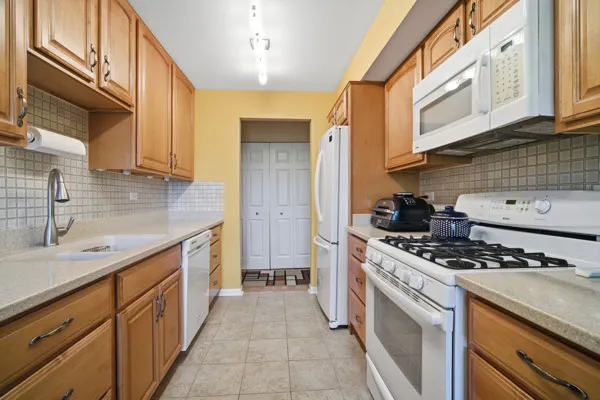 $287,500 | 51 Old Oak Drive, Unit 414, Buffalo Grove, IL 60089