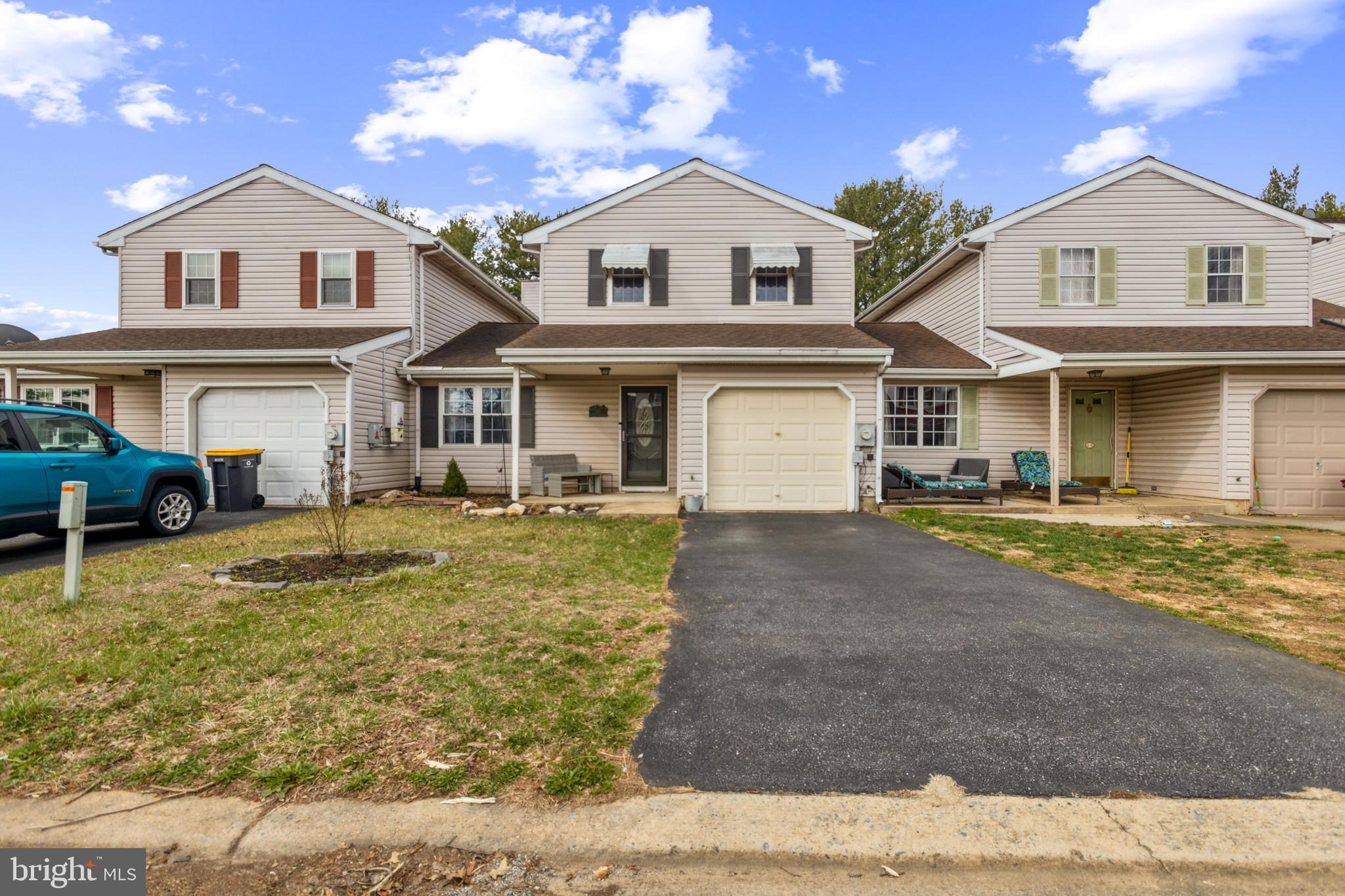 103 Upper Valley Lane Newark, DE 19711 - Photo 2 of 31 a front view of a house with garden