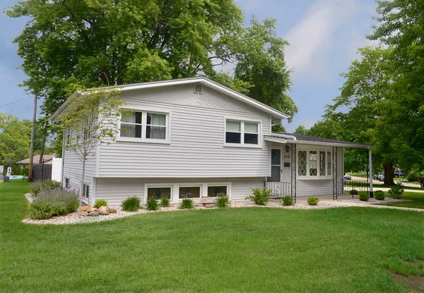 $246,900 | 749 Fort Street, Ottawa, IL 61350