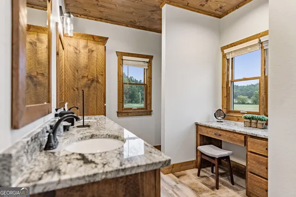 a view of entryway with elevator