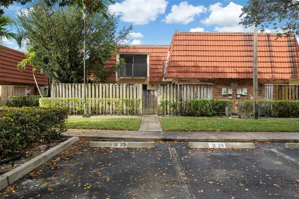 $2,700 | 713 Northwest 99th Circle, Plantation, FL 33324