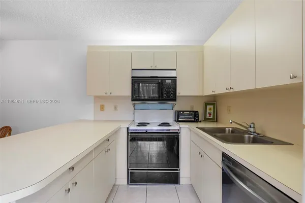 $2,700 | 713 Northwest 99th Circle, Plantation, FL 33324