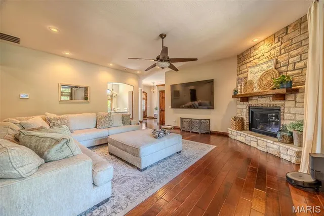 $635,000 | 959 Cobblestone Court, Lebanon, MO 65536