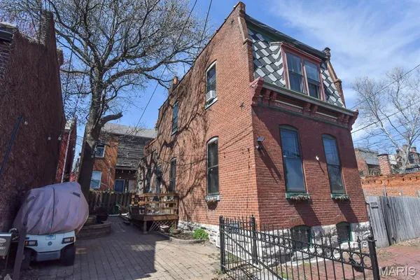 $2,100 | 2350 South 10th Street, Unit REAR, St. Louis, MO 63104