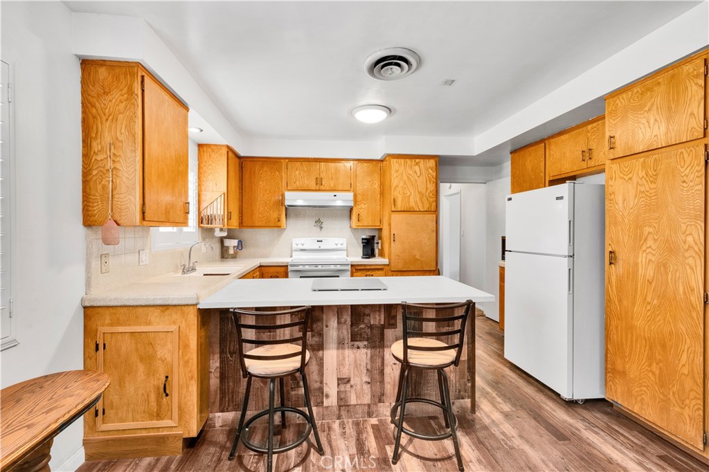 7599 Joshua Lane Yucca Valley, CA 92284 - Photo 15 of 43