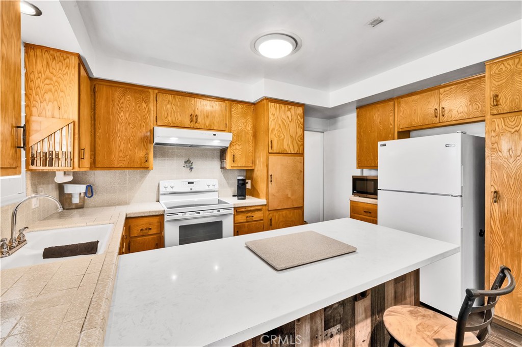 7599 Joshua Lane Yucca Valley, CA 92284 - Photo 16 of 43