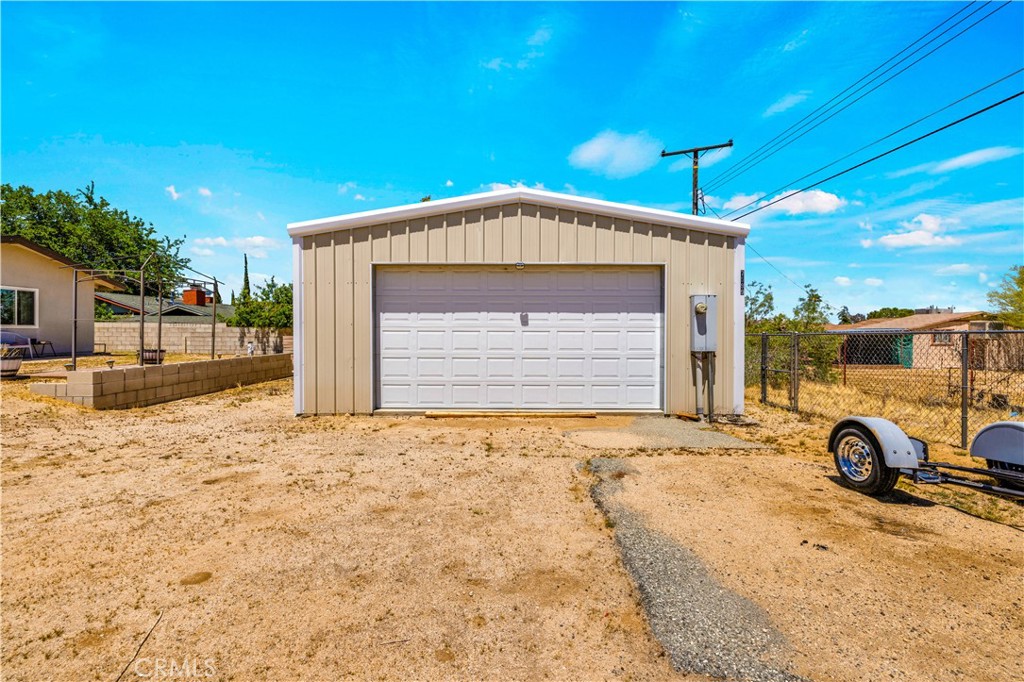 7599 Joshua Lane Yucca Valley, CA 92284 - Photo 3 of 43