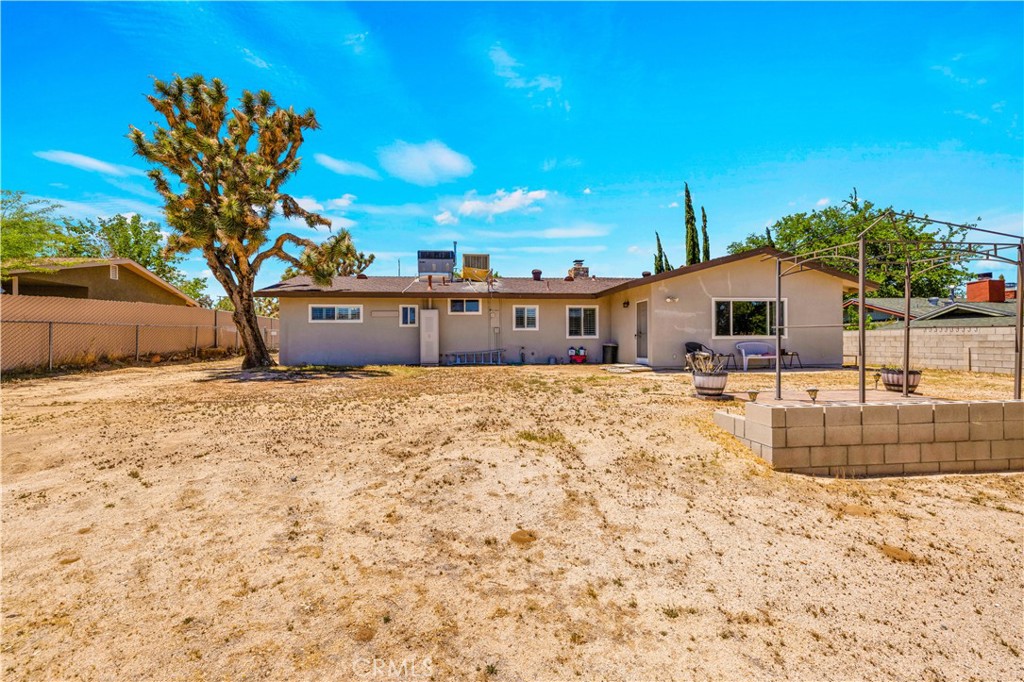 7599 Joshua Lane Yucca Valley, CA 92284 - Photo 32 of 43