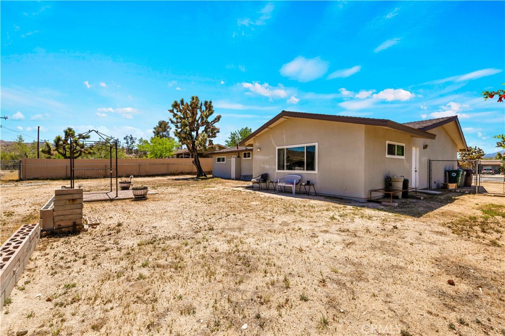 7599 Joshua Lane Yucca Valley, CA 92284 - Photo 33 of 43
