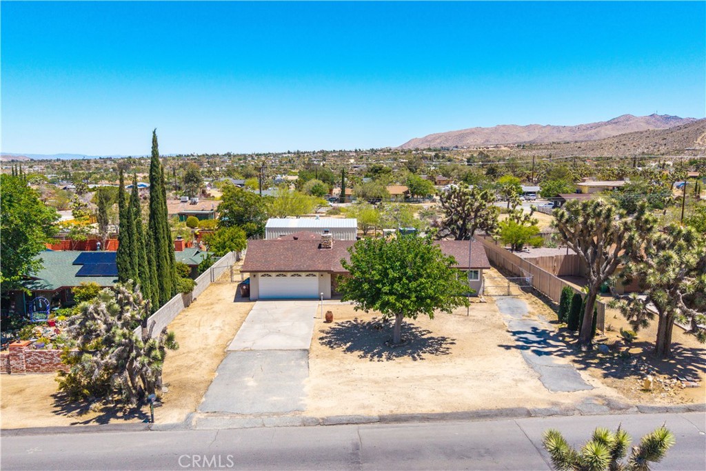 7599 Joshua Lane Yucca Valley, CA 92284 - Photo 8 of 43