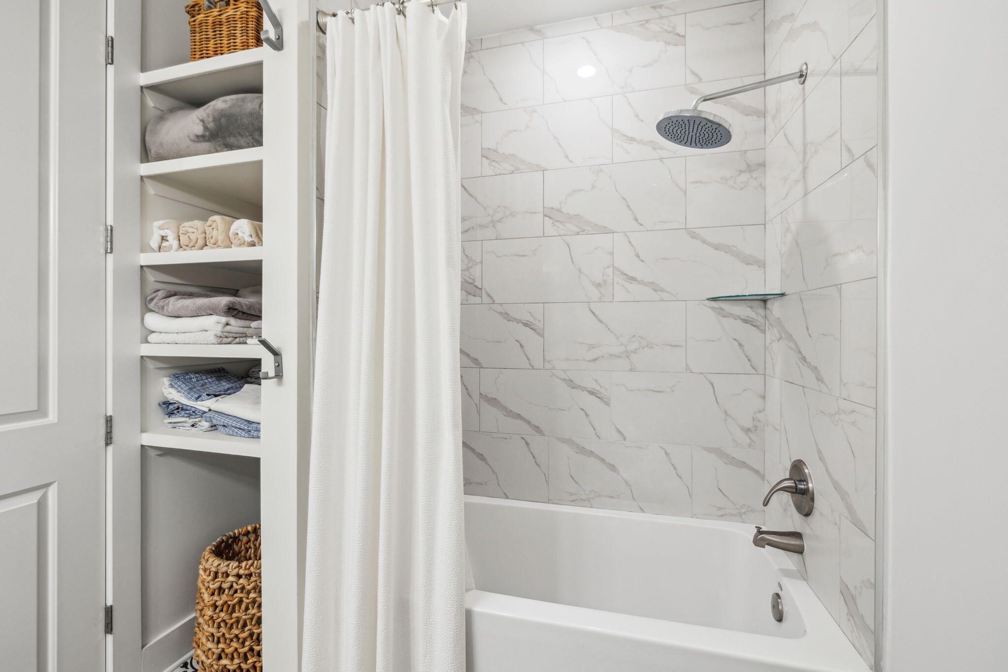 179 South County Highway 393, Unit 327 Santa Rosa Beach, FL 32459 - Photo 16 of 31 a bathroom with a bathtub