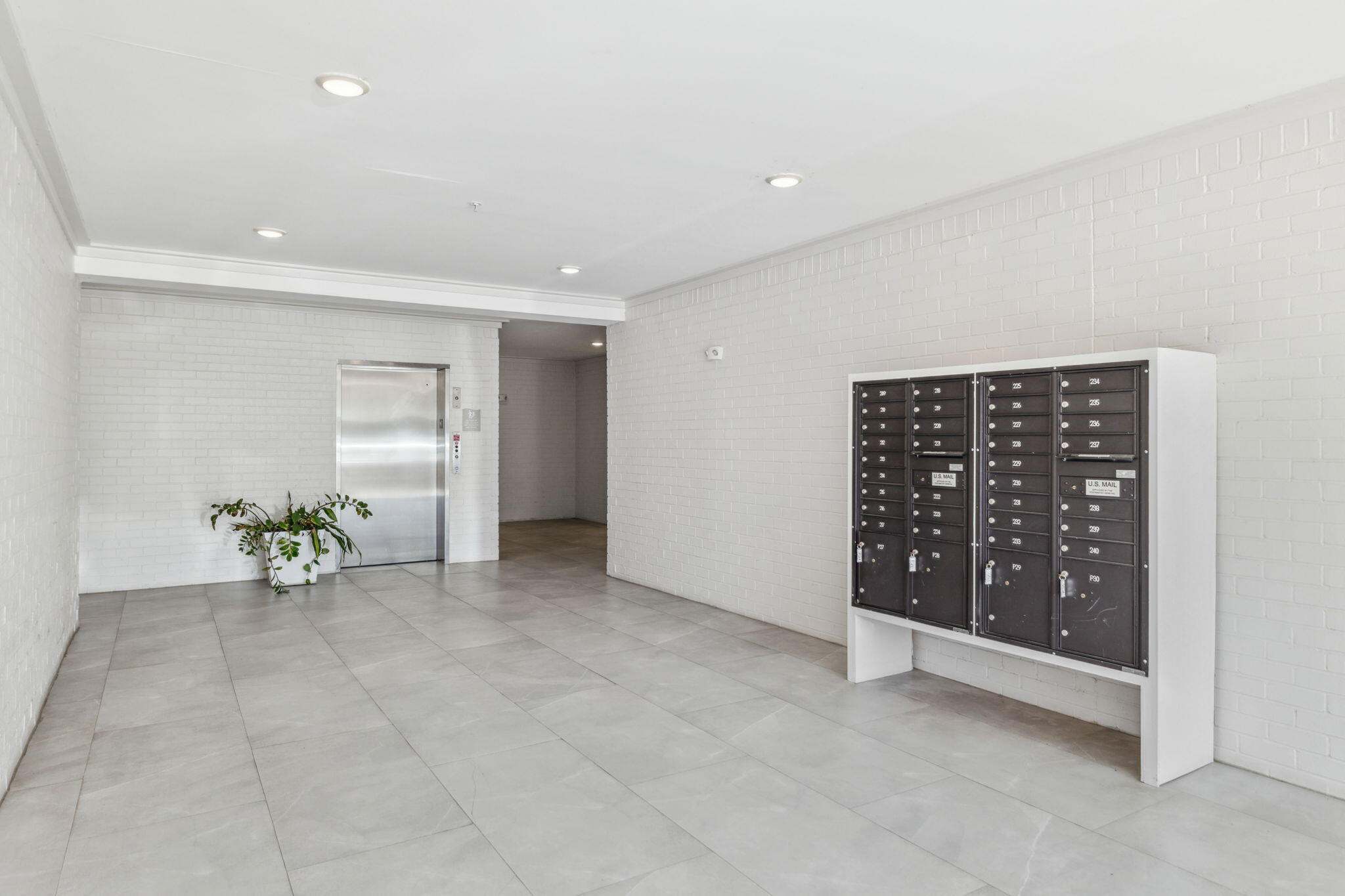 179 South County Highway 393, Unit 327 Santa Rosa Beach, FL 32459 - Photo 28 of 31 an empty room with windows