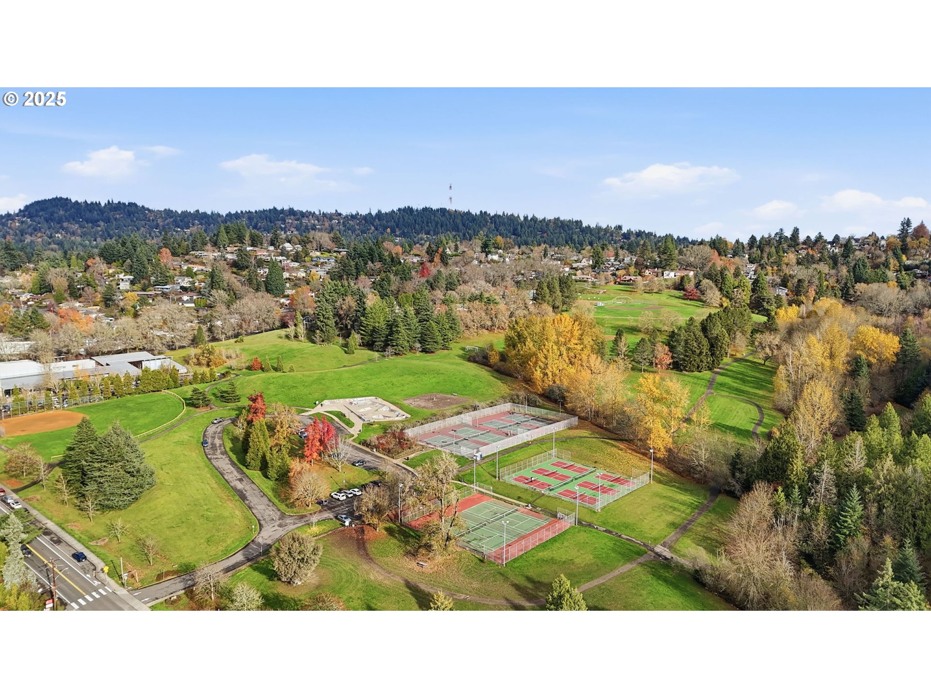 8014 Southwest 54th Avenue Portland, OR 97219 - Photo 41 of 44