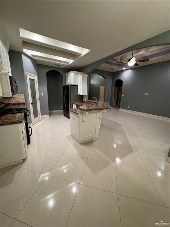 1216 East Balboa Avenue McAllen, TX 78503 - Photo 3 of 16 a view of living room with furniture and a flat screen tv